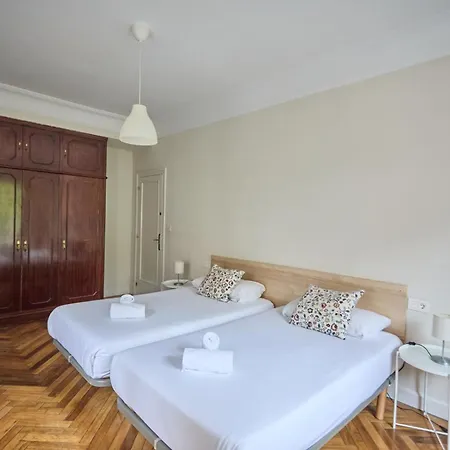 Sancho El Sabio Apartment *